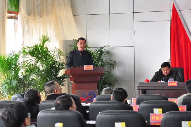 先進(jìn)單位—冷水江客運(yùn)分公司代表上臺(tái)發(fā)言